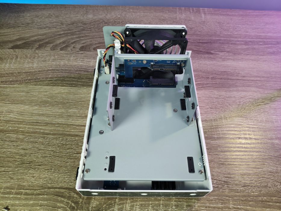 Продам NAS Synology DS220j