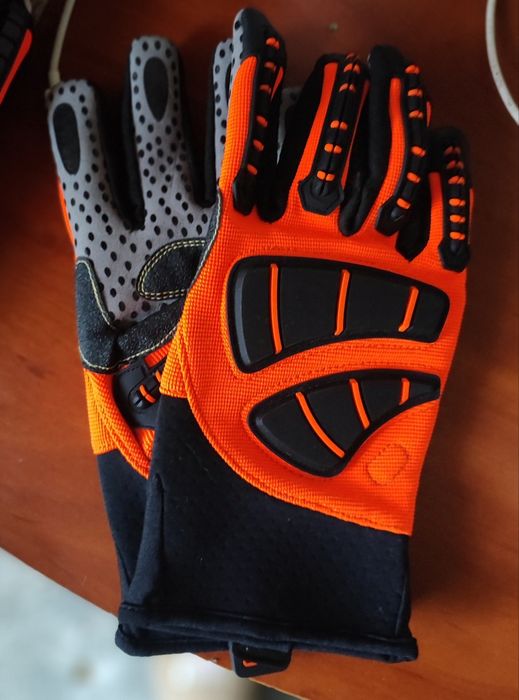 Рабочие перчатки