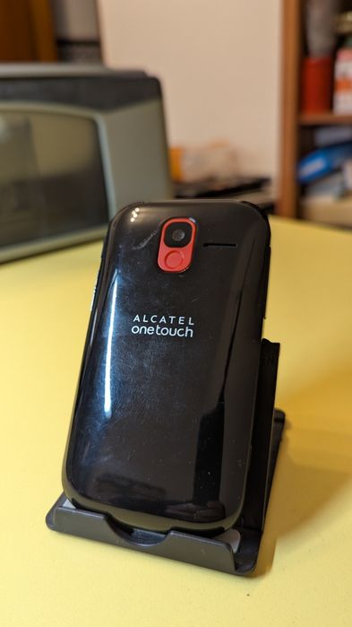 Telemóvel Alcatel com botão sos