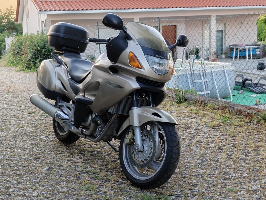 Honda Deauville NT650V