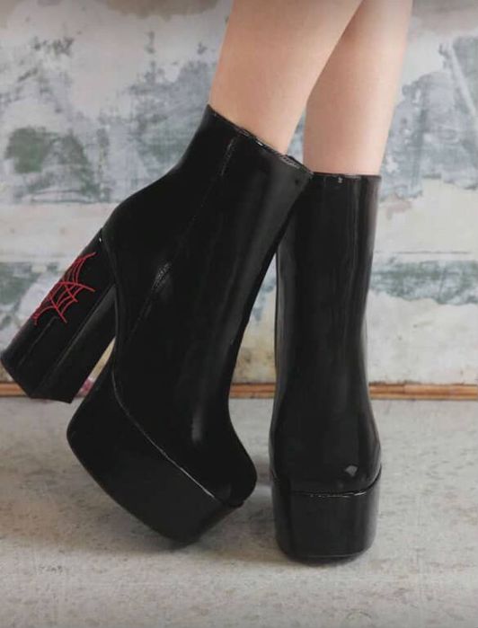 Сапожки на високому каблуці