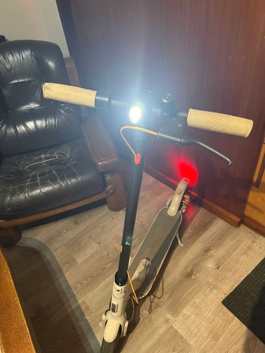 Vendo trotinete Xiaomi Mi Electric Scooter 3 em bom estado.