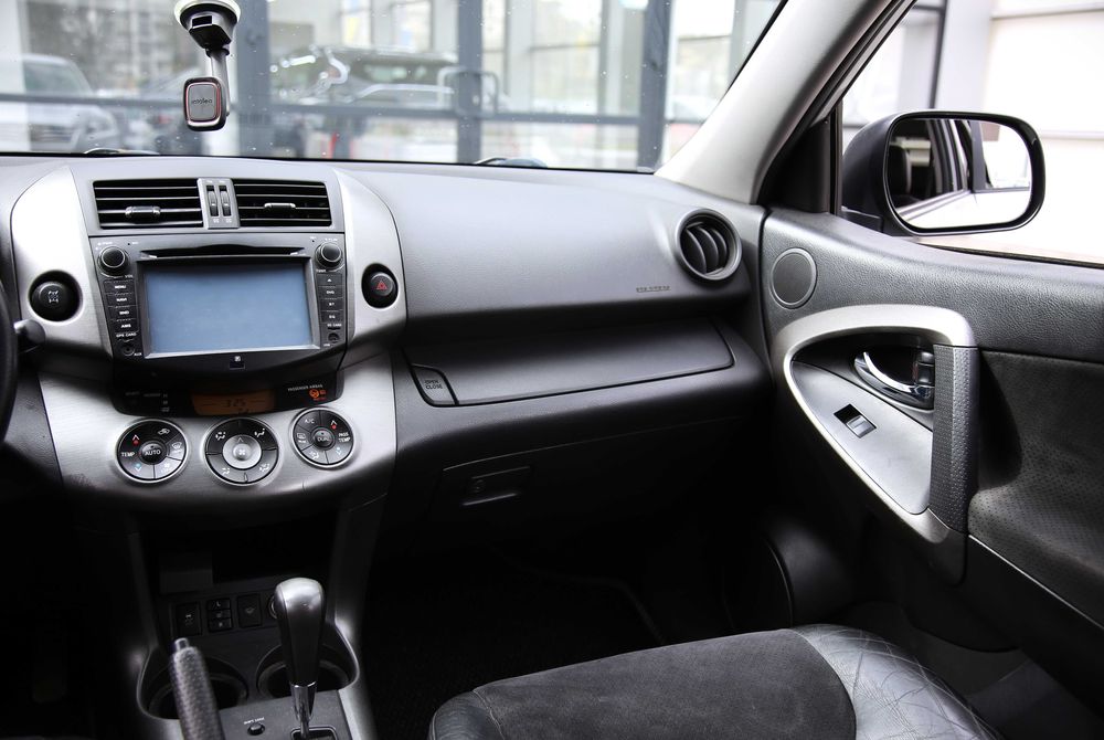 Продам Toyota Rav 4