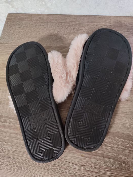 Продам меховые тапули