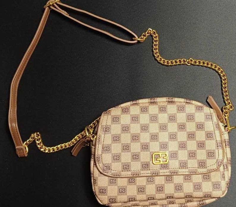 Bolsa tira colo dourada em ótimo estado