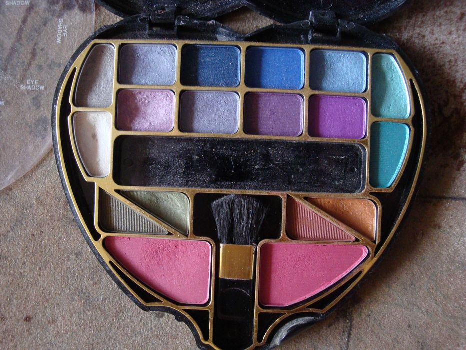 Тени,румяна Beauty Colours Германия с зеркальцем качественные