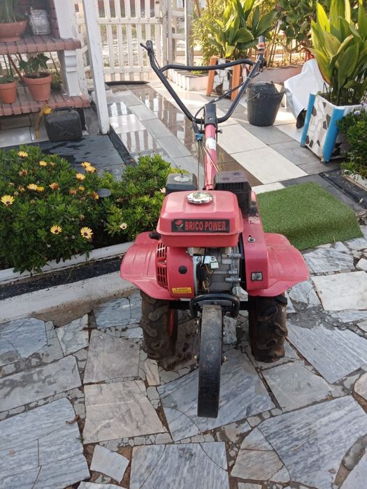 Motoenxada impecável a gasolina