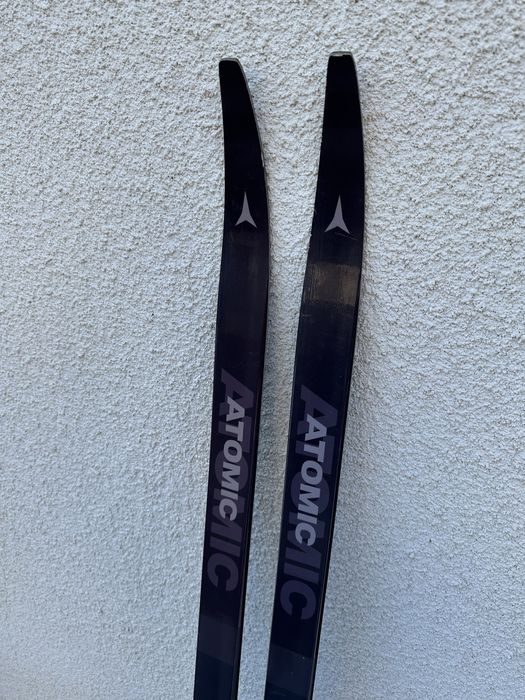 Продам лижі Atomic