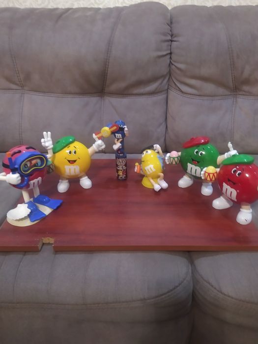Іграшки фігурки M&ms диспенсер,вентилятор  на батар працює справний