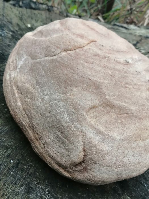 Камінь у вигляді натуральної хлібини. Створено природою! . Божий  дар!
