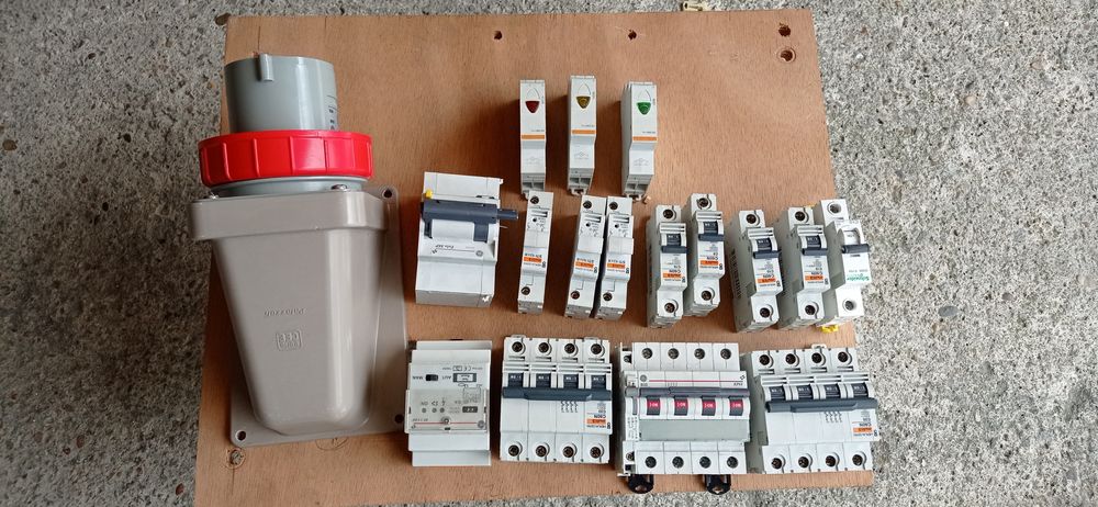 Disjuntores  elétricos