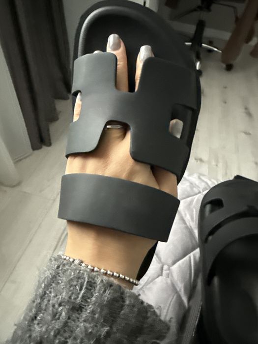 Жіночі шльопанці