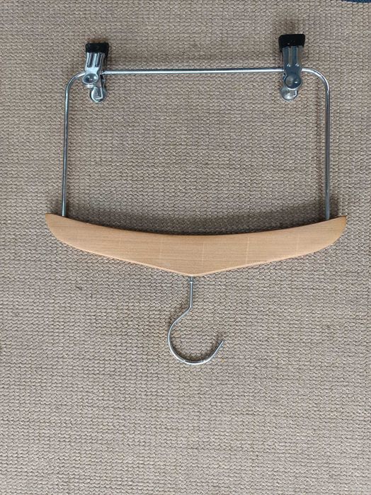 Cabides para roupa de criança