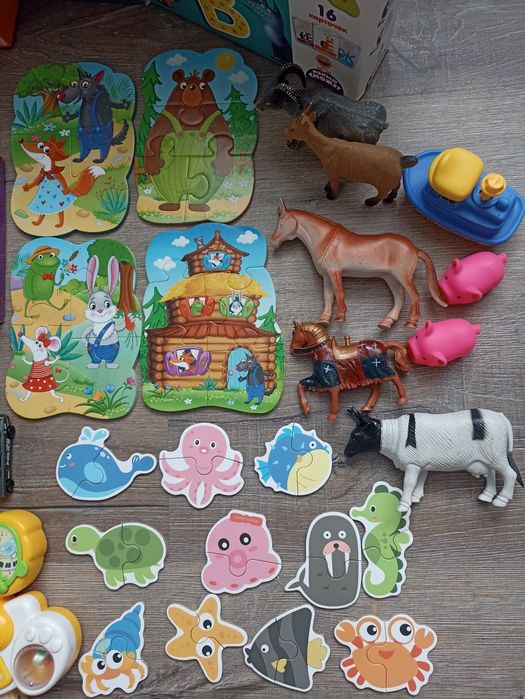 Пазли різні, дерев'яні, fisher price, іграшки