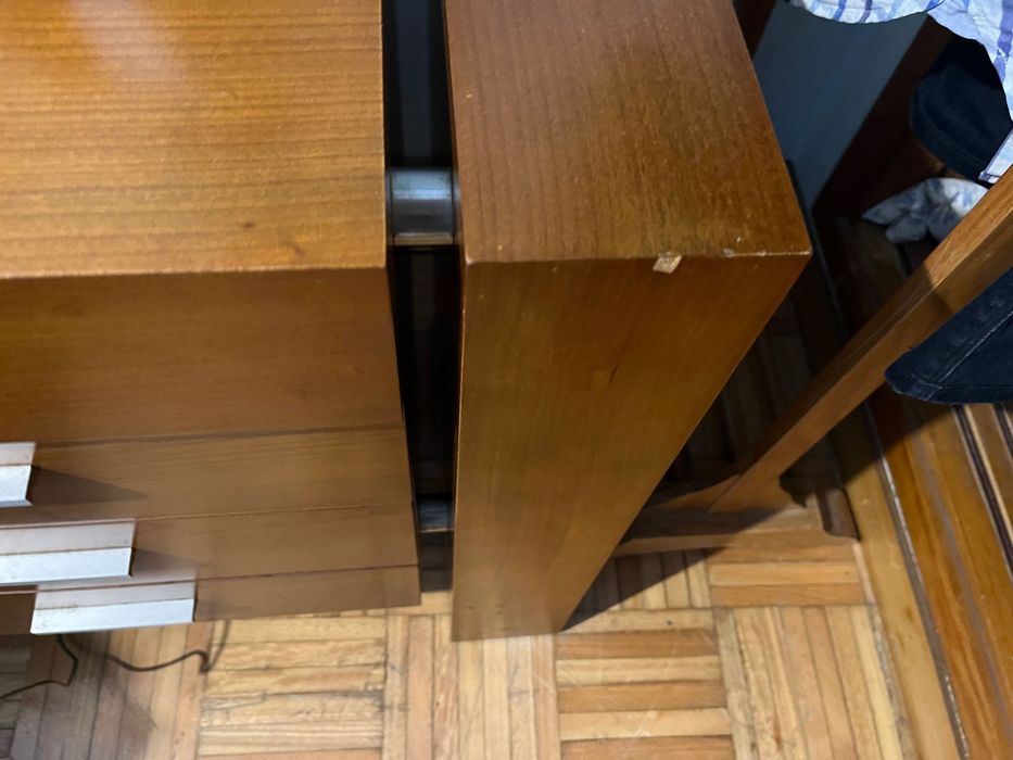 Cama de casal em madeira