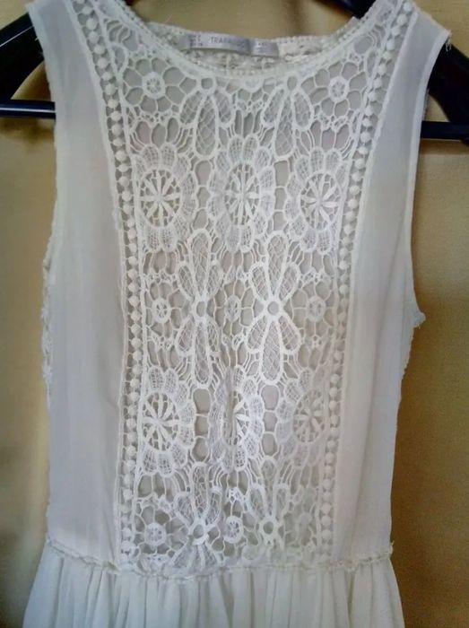 Vestido renda branco  forrado.