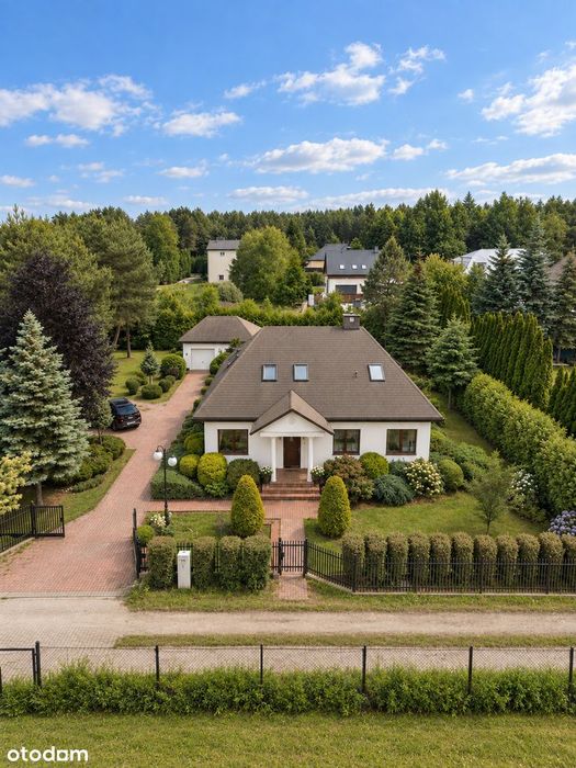 Prywatna rezydencja wśródstarodrzewia, 2 350 m² zielonego azylu