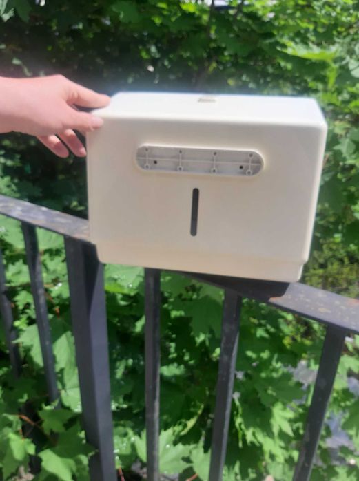 Podajnik ręczników papierowych