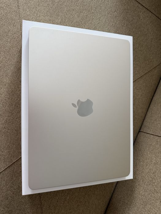 MacBook Air M2 13” / 16GB / 256GB / stan idealny / 100% baterii