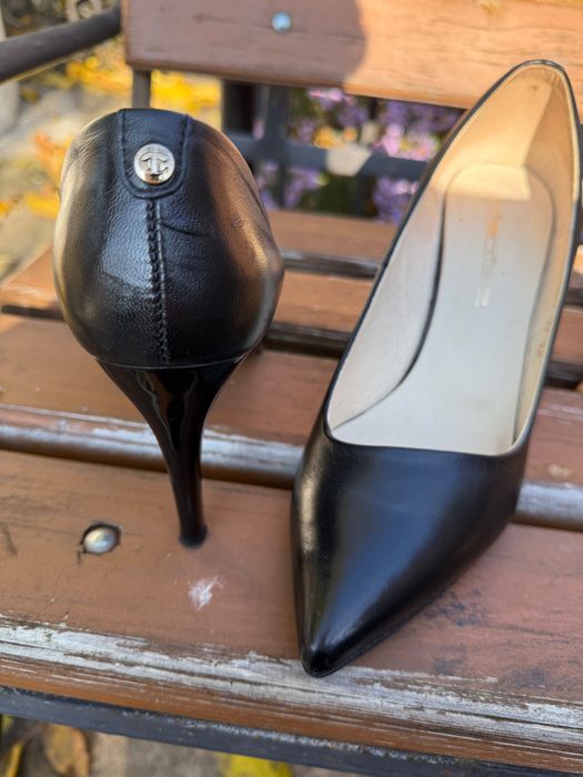 Чорні класичні туфлі