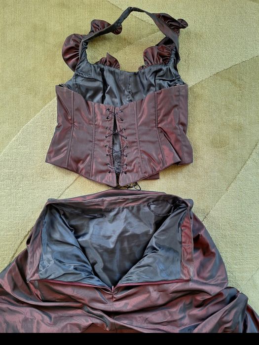 Elegancki gorset + spódnica z podpinanym trenem z wiśniowej tafty