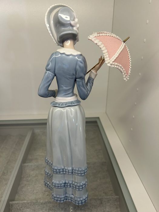 Lladró 4879 senhora com guarda sol