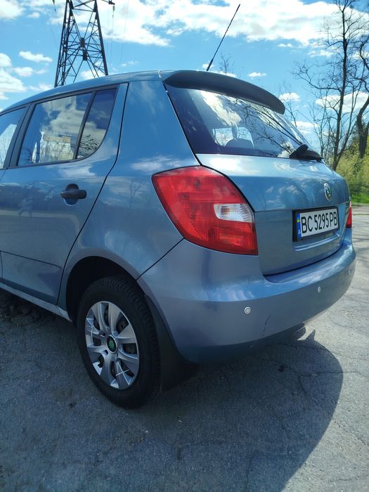 Шкода фабія офіційний автомобіль.