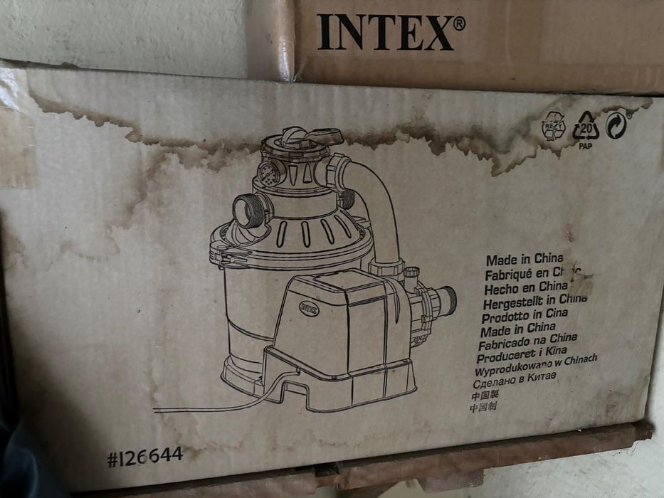 Piscina Intex XTR Frame usada apenas um verão + escada fácil acesso
