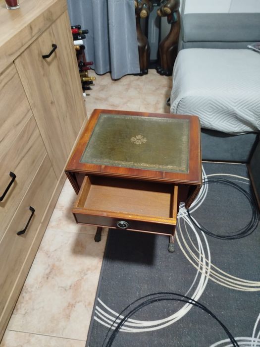 Mesa antiga para telefone