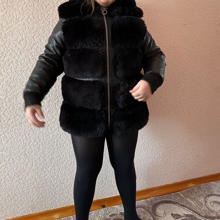 Шубка на дівчинку