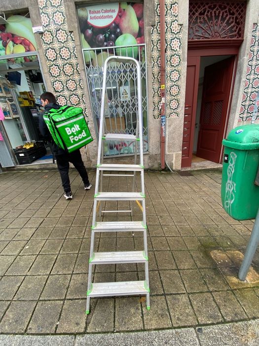 Escada / escadote de alumínio ótimo estado