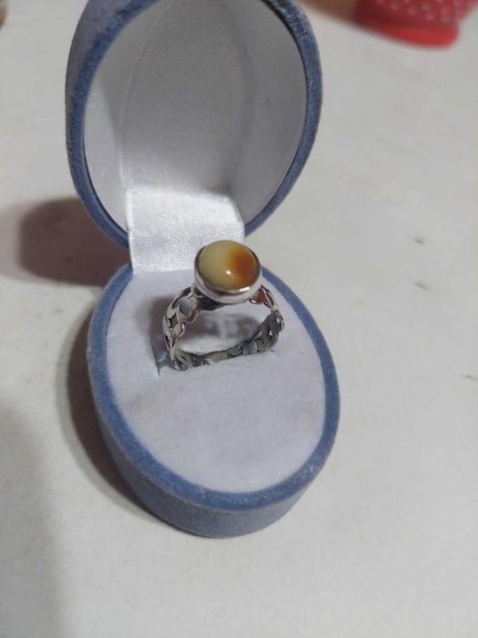 серебряное кольцо с королевским желтым янтарем