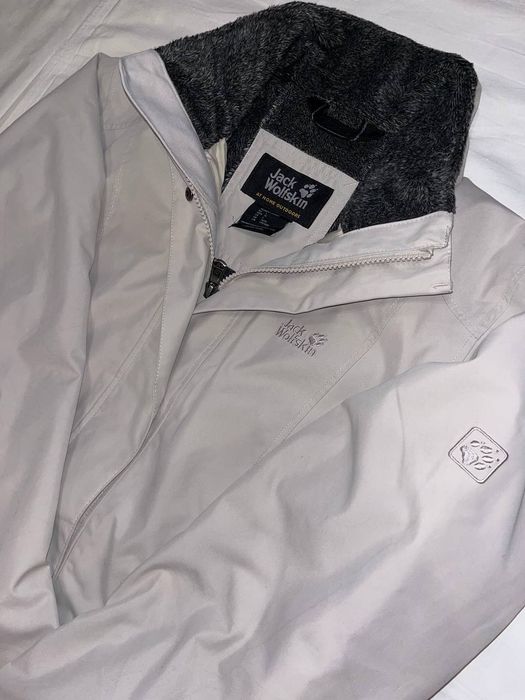Продам куртку жіночу Jack Wolfskin