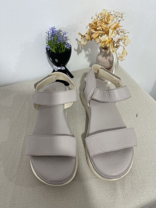 Hoka/Pull&Bear/Mango/5th Avenue