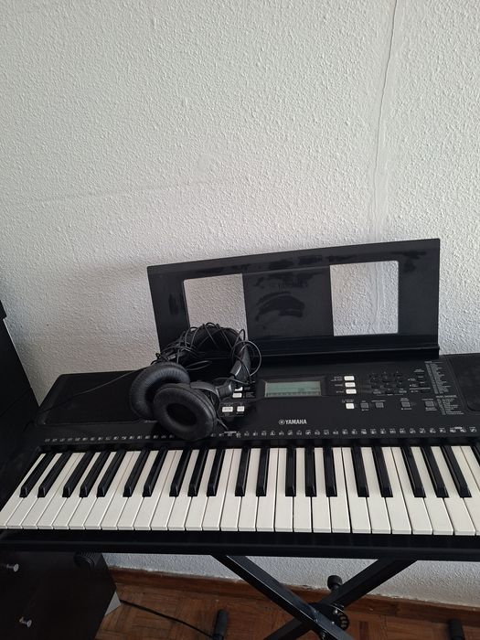 Piano Yamaha  PSR-E373
