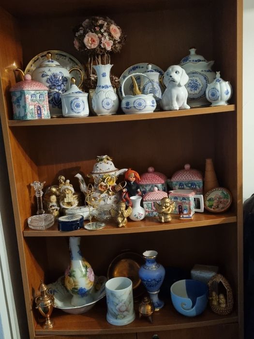 Various Porcelain Items447358435527895042