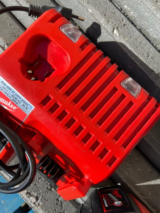 Wkrętarka   bateria   ładowarka   akumulator ah  milwaukee