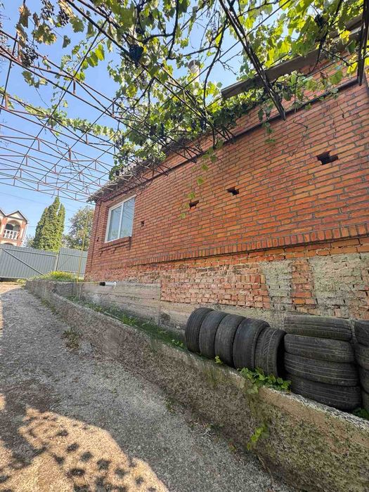 Затишний будинок за містом, чекає на ВАС!