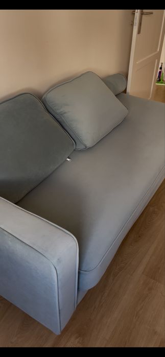 Sofa vintage com pés em cone