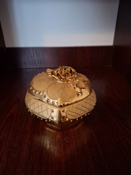 Скринька для прикрас