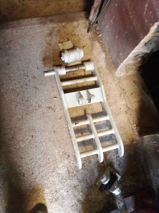 Kciuk hydrauliczny do koparki