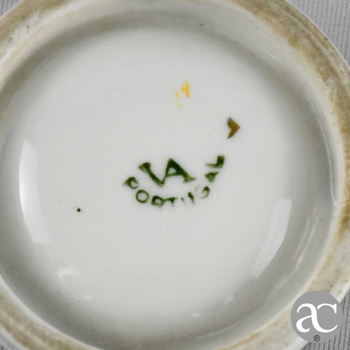 Cinzeiro de cadeira em porcelana Vista Alegre