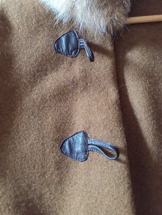 Capa de burel em lá