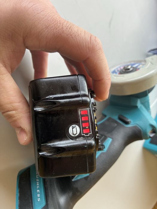 Mini renarbadora sem fio 18v makita na caixa C/bateria incluida impec