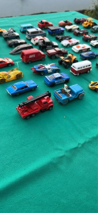 Lote de 46 carrinhos com 20 anos