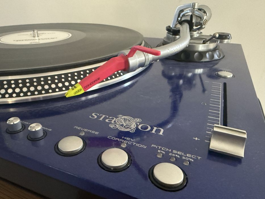 Gramofon + kolekcja płyt + półka na kółkach + pokrywa