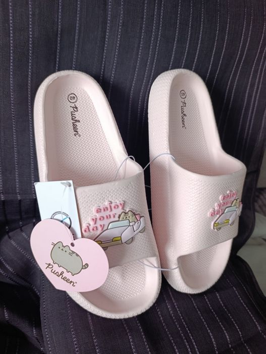 Pusheen klapki 40