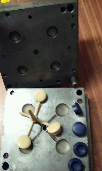 Forma wtryskowa zaślepki otworów montażowych fi20