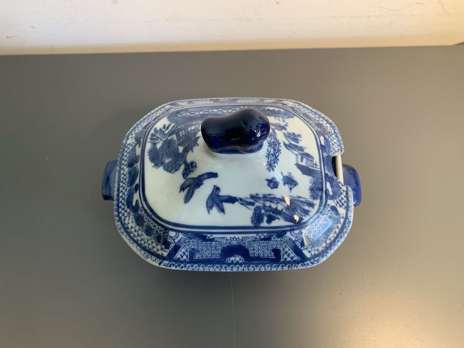 Conjunto prato, terrina e colher de porcelana antiga chinesa