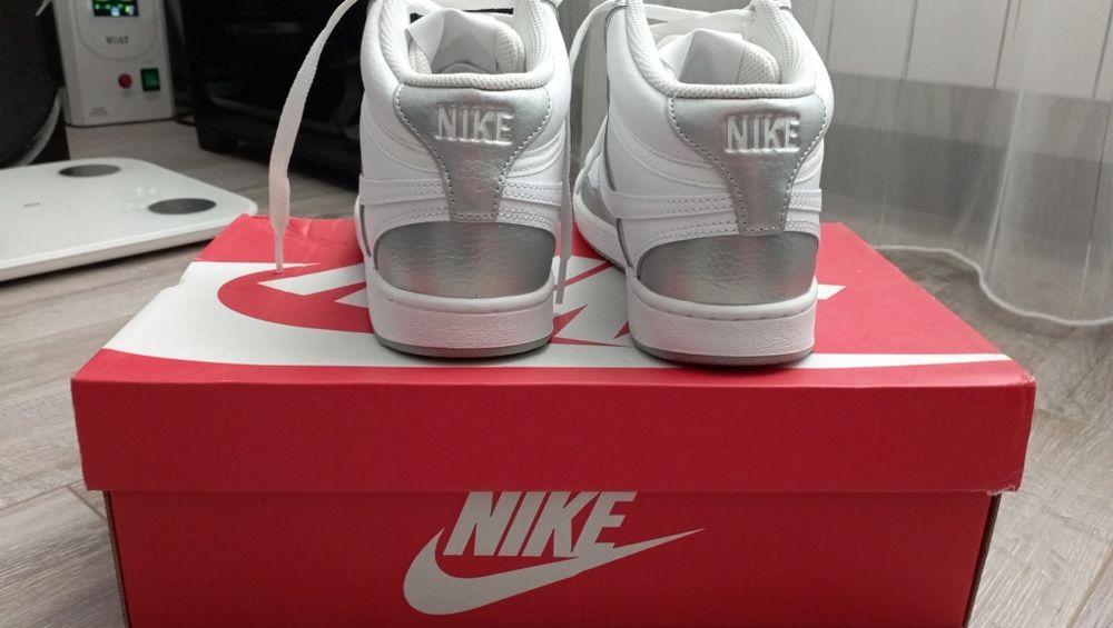 Кроссовки Nike  оригинал.